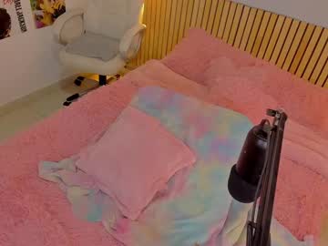 girl
        little_effy18 cam image #2755879