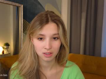 girl
        milablush cam image #1165872
