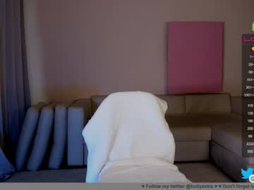 girl
        hollyextra cam image #1991419