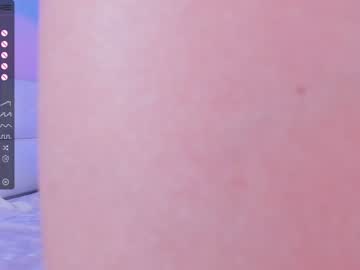 girl
        sadie_sky cam image #967363