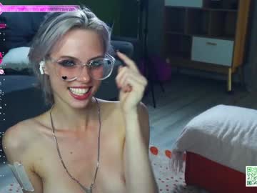 girl
        audreycarvin cam image #4458556