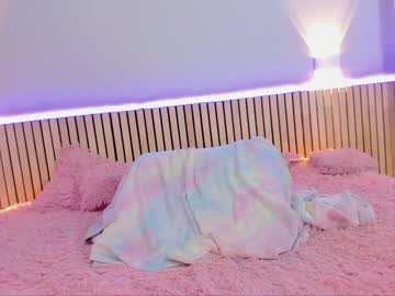 girl
        little_effy18 cam image #2875997