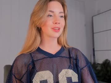 girl
        emmi_rosee cam image #4267956