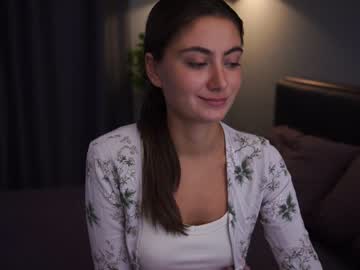 girl
        tessarosse_ cam image #2816708