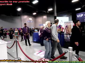 couple
        honeyand_thebear cam image #89574
