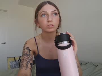 girl
        emiefox2 cam image #6685284