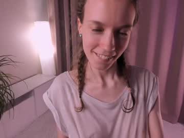 girl
        petulacollins cam image #6128359