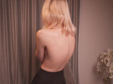 girl
        wanda_woman cam image #5210108