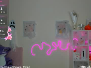 girl
        katiefoxie cam image #5379906