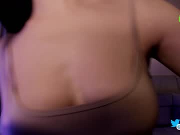 girl
        hollyextra cam image #3787960