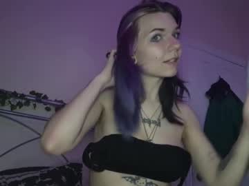 girl
        lizzyylovesick cam image #4290751