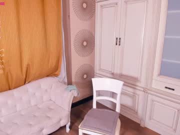 girl
        happiness_call cam image #1274738