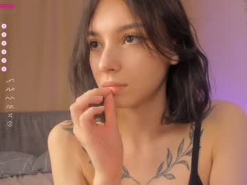 girl
        aimeerogers cam image #1656211