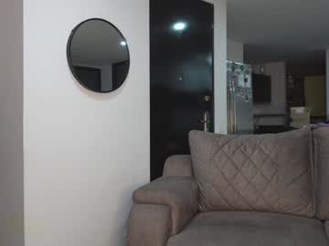 girl
        srta_roja cam image #4940905