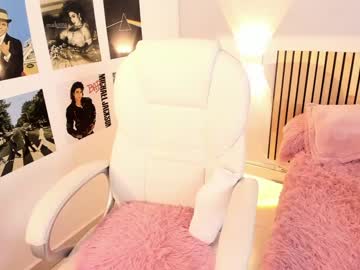girl
        little_effy18 cam image #1972314