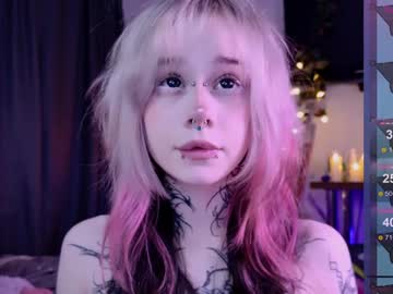 girl
        lollyshy__ cam image #5650168