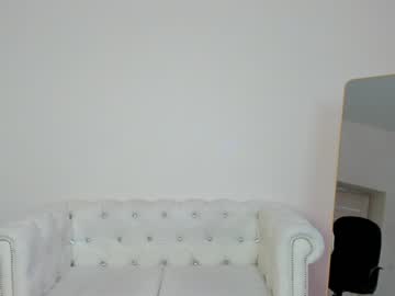 girl
        oliviabr0wn cam image #351591