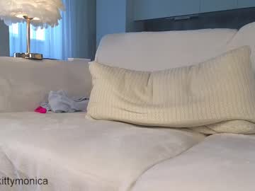 girl
        lilkittymonica cam image #6939108