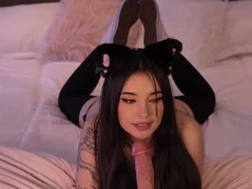 girl
        lau__1 cam image #4697691