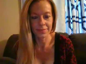 girl
        eyecandymilf cam image #1133338