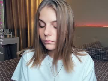 girl
        erline_may cam image #4095038