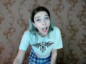 girl
        yuinika_ cam image #4713635