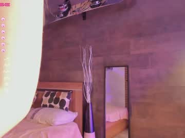 girl
        yolandabertha cam image #794802