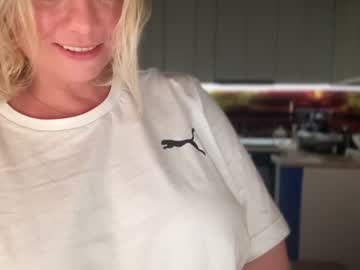 girl
        kiradivine cam image #3922778