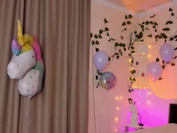 girl
        lilli_nikki cam image #730558