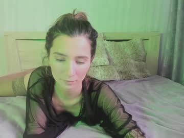 girl
        crystalnut cam image #3813337