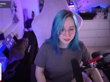 girl
        blue_mooncat cam image #4154817