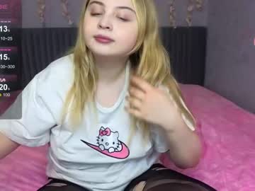 girl
        shy_blondiee cam image #4083627