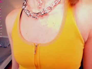 girl
        maebulkley cam image #3943404