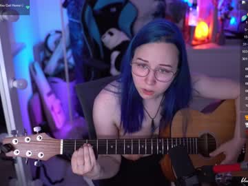 girl
        blue_mooncat cam image #2210045