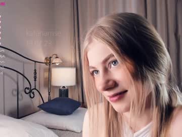 girl
        kateharrise cam image #1998556