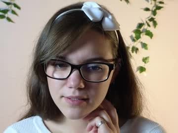 girl
        teresabriggs cam image #2419443