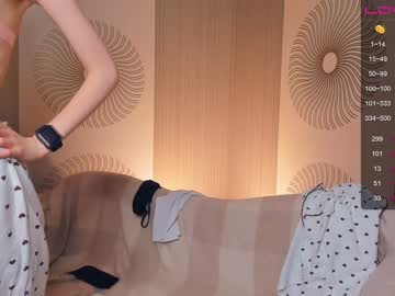 girl
        happiness_call cam image #2165430