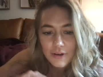 girl
        kya_murphy cam image #1943463