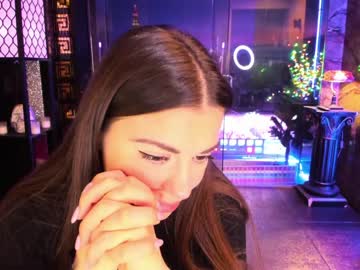 girl
        alma_pearl cam image #611448
