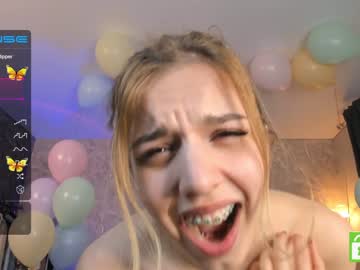 girl
        bettybarnett cam image #1131773