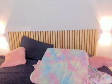 girl
        little_effy18 cam image #2311178