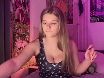 girl
        jessicapearsons cam image #6201636
