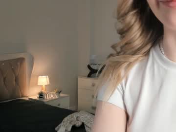 girl
        tothebottomofonesheart cam image #3543303