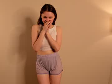 girl
        winniewest_ cam image #1438252