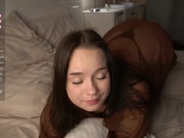 girl
        erline_may cam image #4561088
