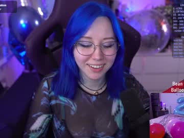 girl
        blue_mooncat cam image #5147315