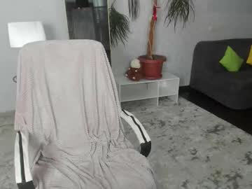 girl
        blessme_g cam image #6931381