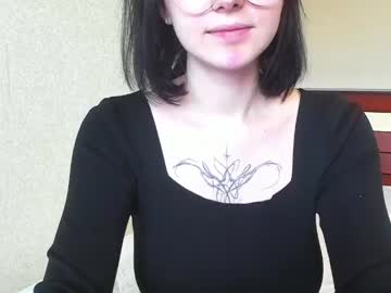 girl
        emily_lil_dark cam image #173037