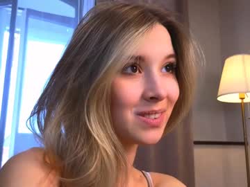 girl
        milablush cam image #1352180