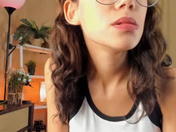 girl
        kayaoliver cam image #2513079